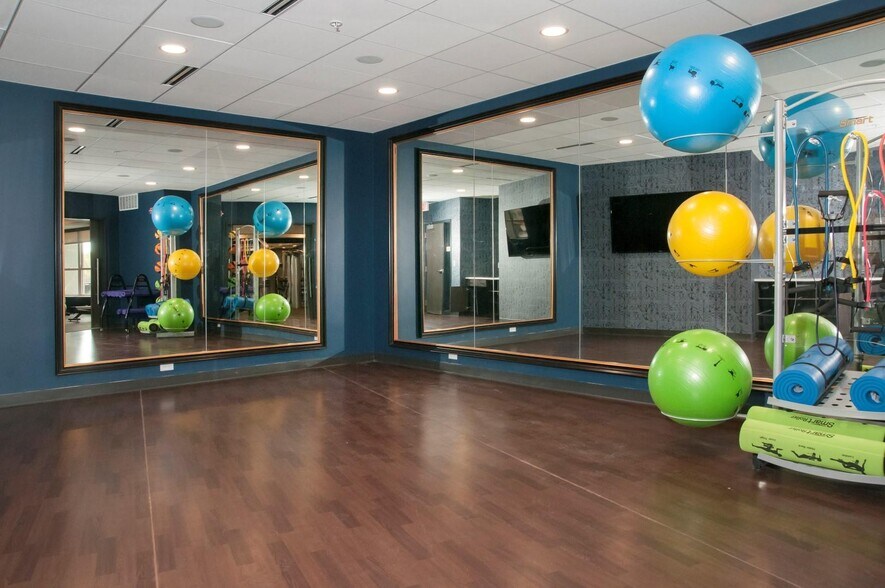 More Photos Of 1700 Plymouth Rd, Minnetonka Apartments For Lease