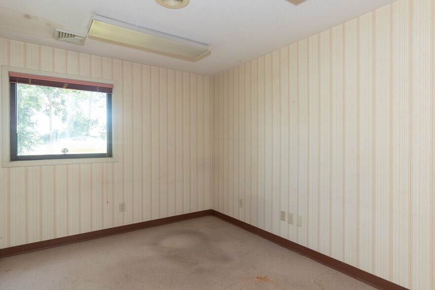 More Photos Of 1906 Warm Springs Rd, Columbus Medical For Sale