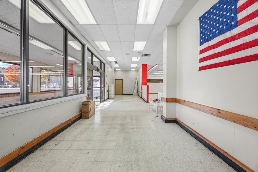More Photos Of 3 Geddes Street Ext, Holley Supermarket For Sale