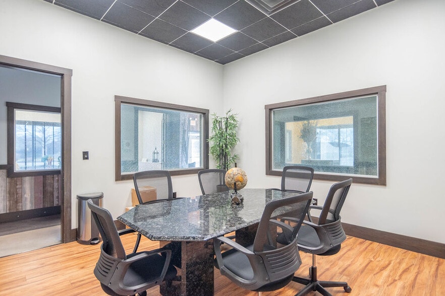 More Photos Of 170 N Perry Rd, Plainfield Freestanding For Lease