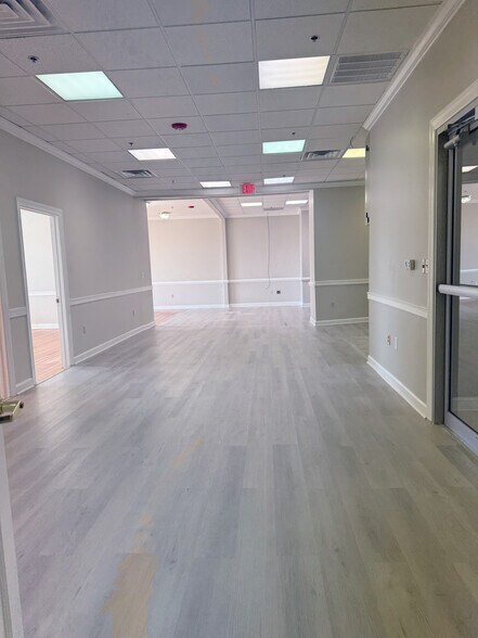 More Photos Of 18-20 W Washington St, Hagerstown Office For Lease
