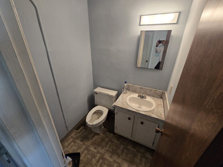 More Photos Of 1041 W Commercial Blvd, Fort Lauderdale Office Residential For Lease