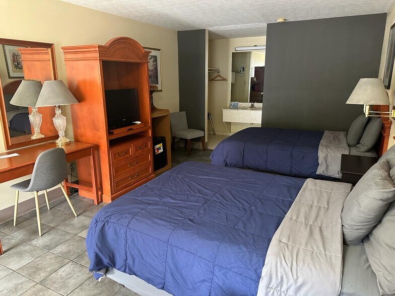 More Photos Of 1500 Edmonton Rd, Tompkinsville Hotel For Sale