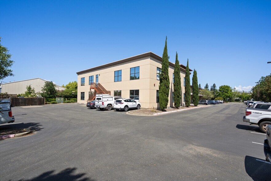 More Photos Of 1550 Airport Blvd, Santa Rosa Office For Lease