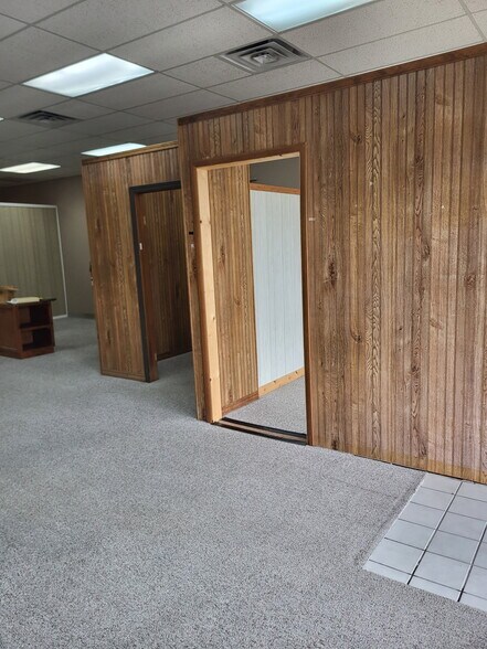 More Photos Of 105 Passion Play Rd, Eureka Springs General Retail For Lease