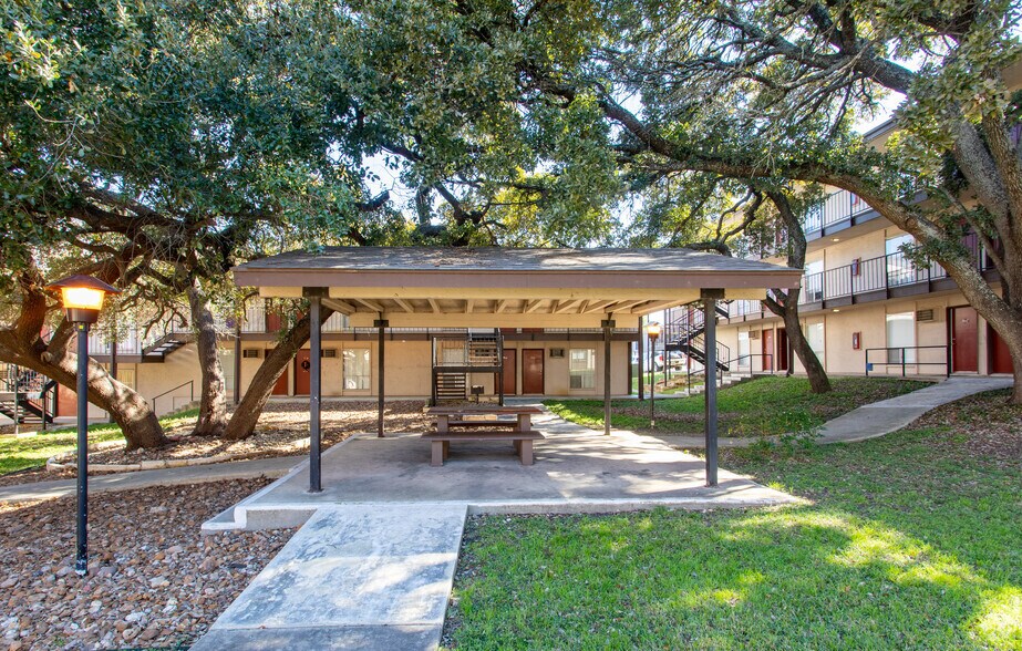 More Photos Of 5050 Fredericksburg Rd, San Antonio Apartments For Sale