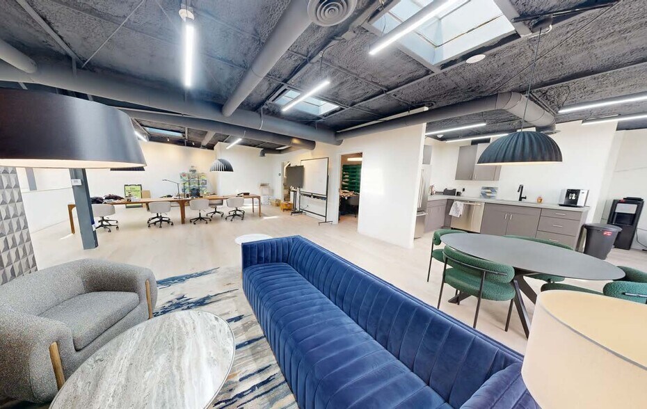 More Photos Of 1004 NW 11th St, Bentonville Office For Lease
