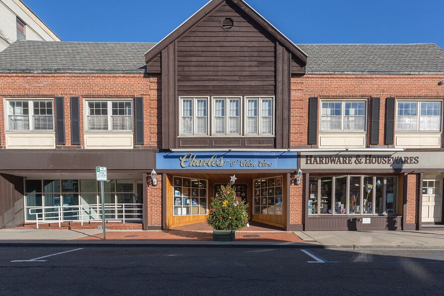 More Photos Of 17-21 Glen St, Glen Cove Storefront Retail Office For Lease