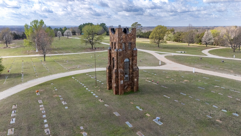 More Photos Of 12481 OK-19, Ada Cemetery Mausoleum For Sale