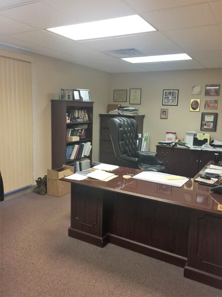 More Photos Of 200 Aviation Dr, Winchester Office For Sale