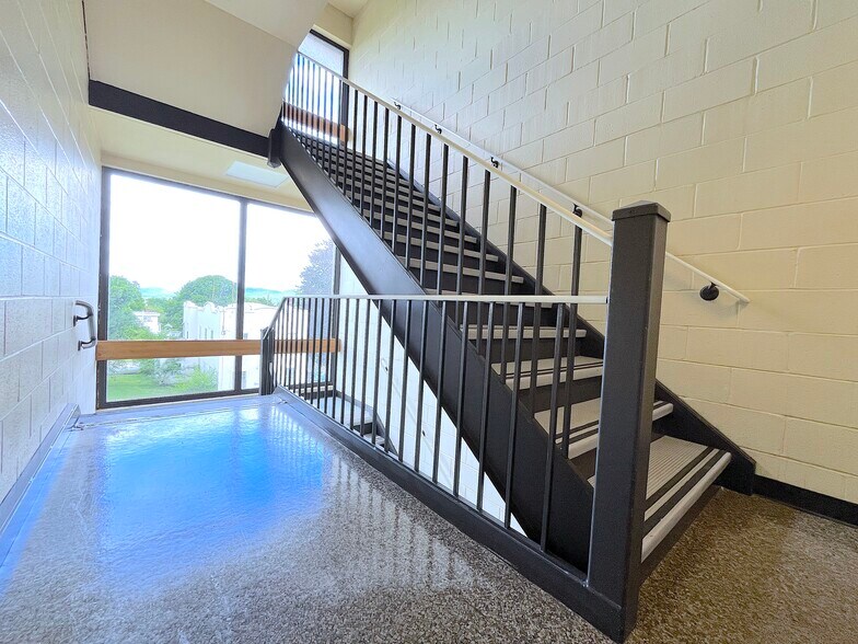 More Photos Of 45 Round Hill Rd, Northampton Office Residential For Sale