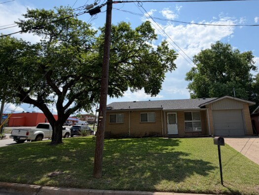 Primary Photo Of 201 Cottonwood St, Weatherford Freestanding For Sale