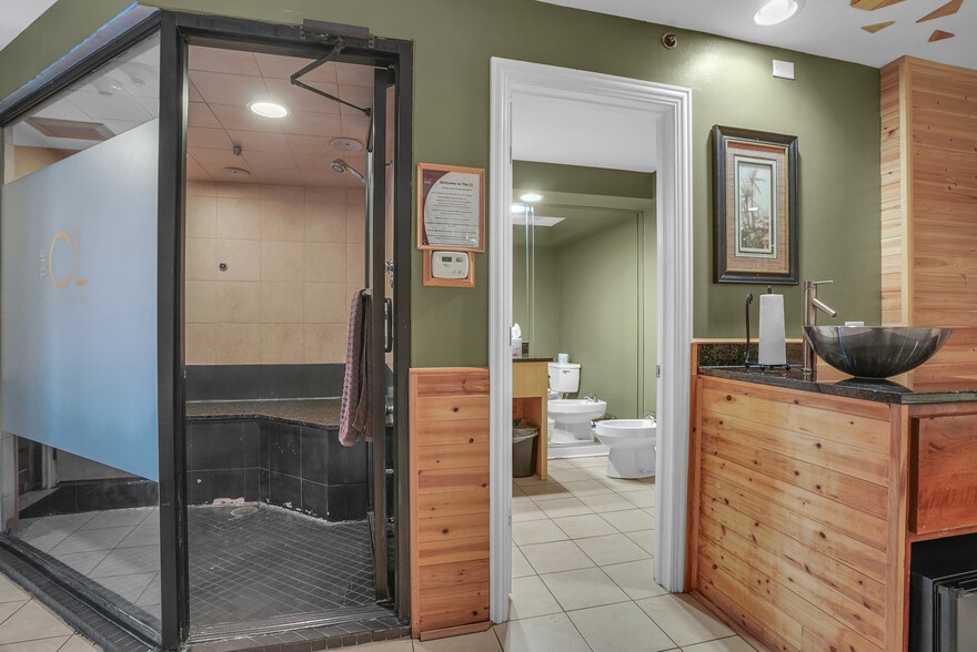 More Photos Of 16W621 S Frontage Rd, Willowbrook Hotel For Sale