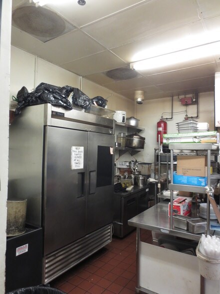 More Photos Of 818 N Pacific Ave, Glendale General Retail For Lease