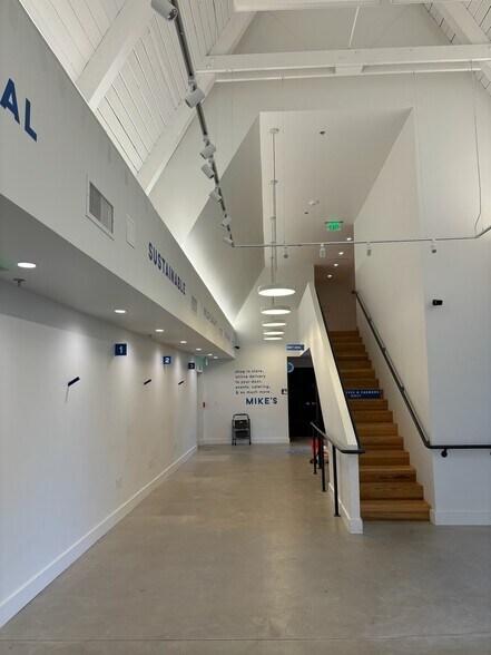 More Photos Of 600 E Putnam Ave, Cos Cob Freestanding For Lease