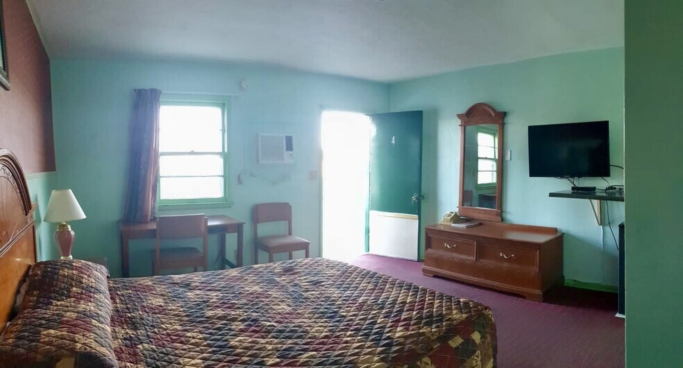 More Photos Of 1717 Cornhusker Hwy, Lincoln Hotel For Sale