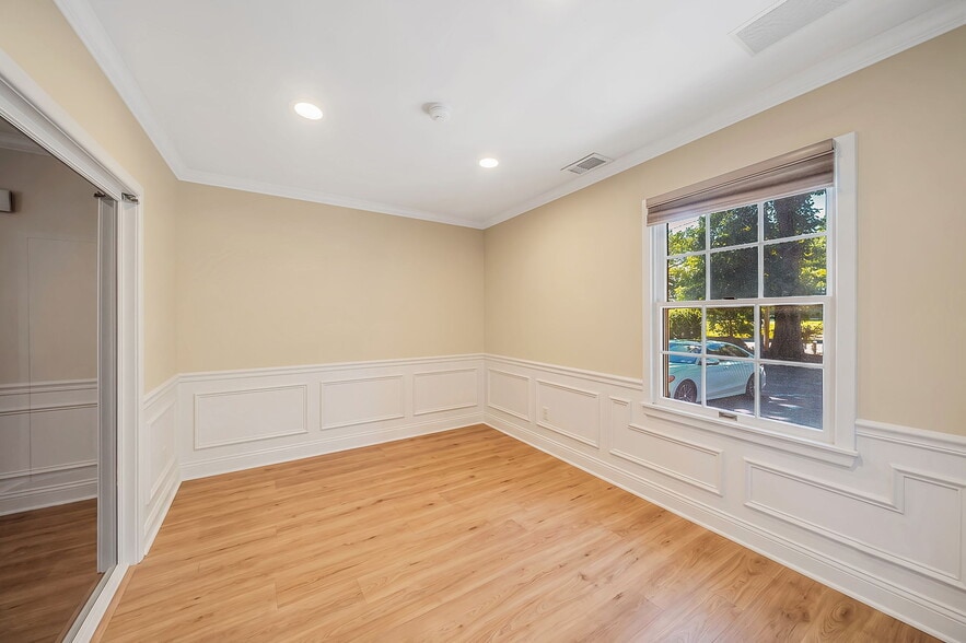 More Photos Of 41 Echo Ave, Miller Place Medical For Lease