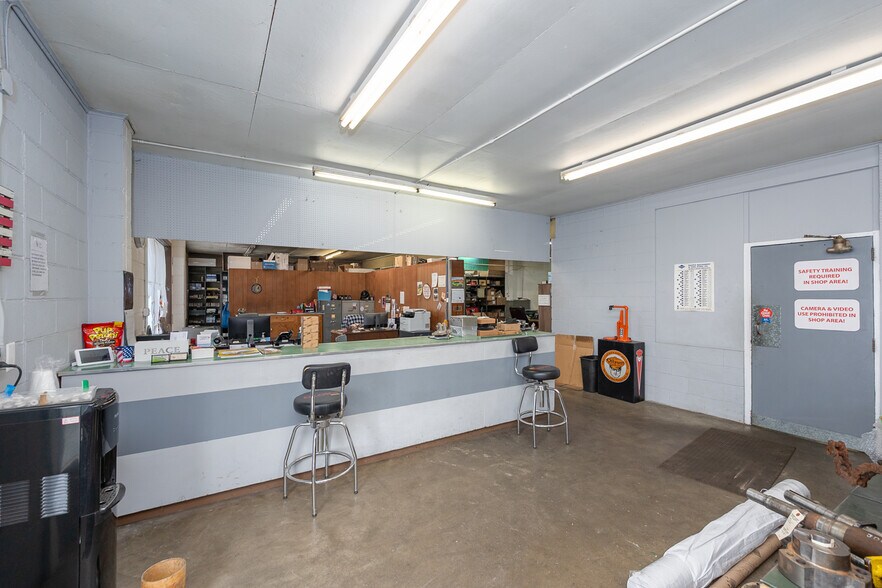 More Photos Of 612 W 3rd Ave, Moses Lake Industrial For Sale