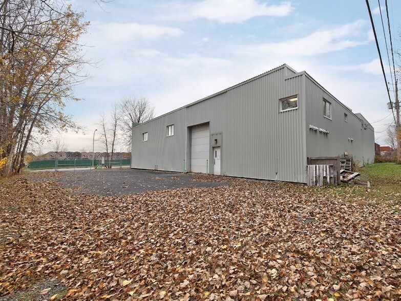 More Photos Of 2275-2277 Boul Industriel, Chambly Warehouse For Lease