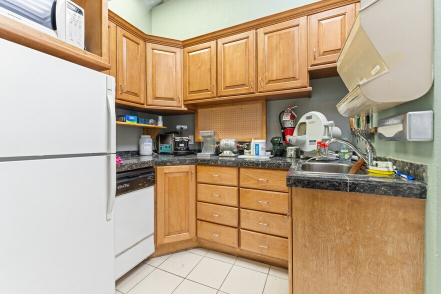 More Photos Of 3225 W Carefree Cir, Colorado Springs Medical For Sale