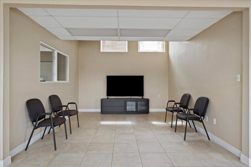 More Photos Of 601 E Lincolnway, Cheyenne Storefront Retail Residential For Sale