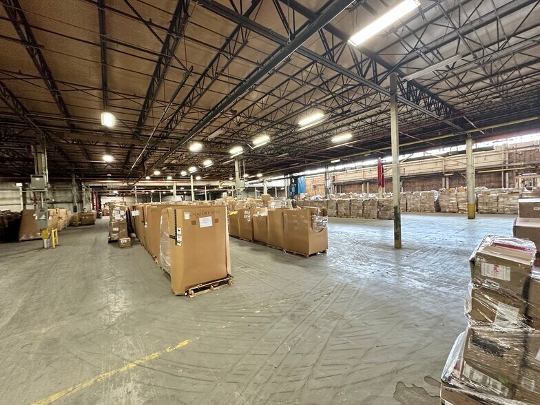 More Photos Of 1600 Wabash Ave, Fort Wayne Distribution For Lease