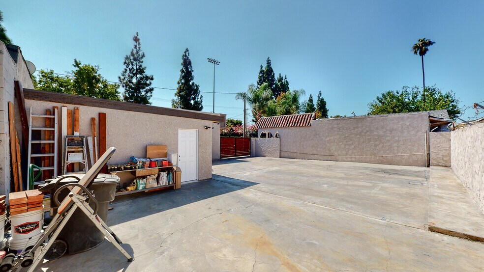 More Photos Of 8311 Rosecrans Ave, Paramount Light Manufacturing For Lease