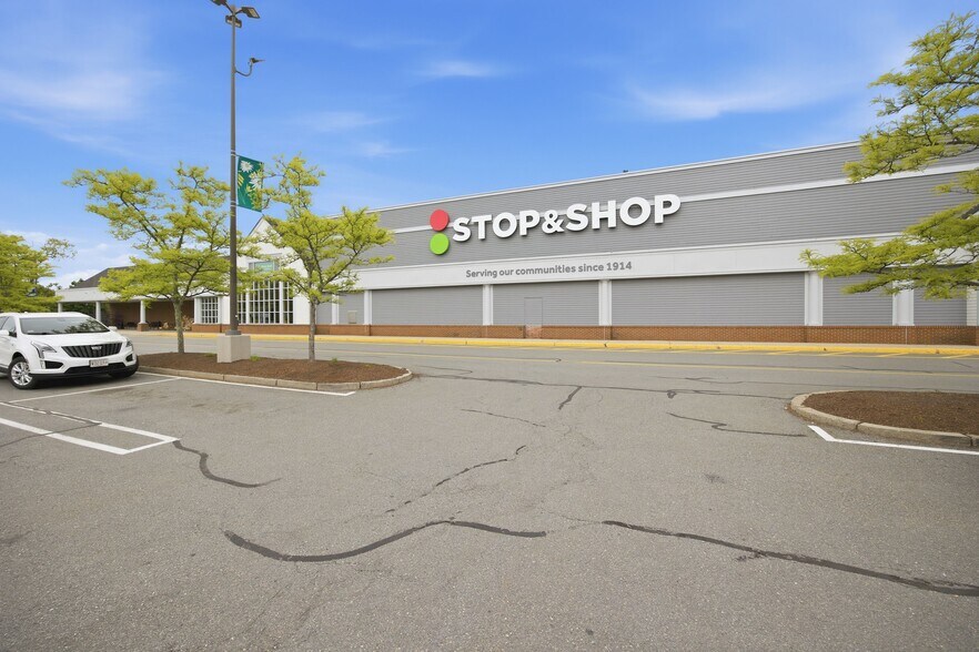 More Photos Of 2 Elm St, Woburn Freestanding For Lease