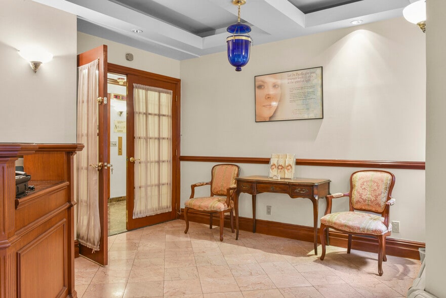 More Photos Of 115 E 61st St, New York Medical For Lease