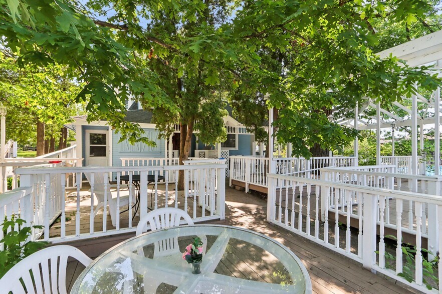 More Photos Of 910 River Rd, Wisconsin Dells Hotel For Sale