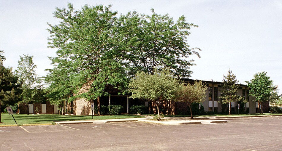 More Photos Of 860 Summit St, Elgin Medical For Lease