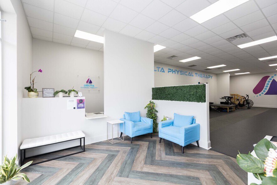 More Photos Of 12110 S Harrells Ferry Rd, Baton Rouge Showroom For Sale