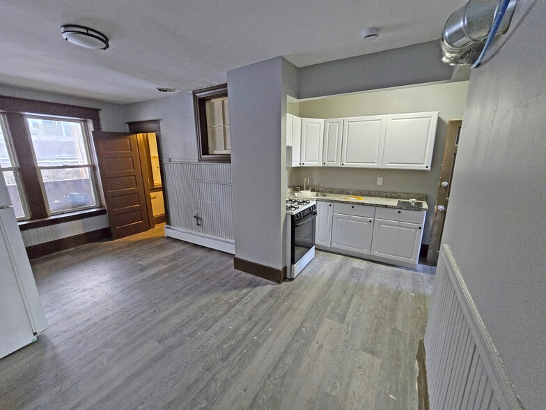 More Photos Of 37 Clinton Ave, Holyoke Apartments For Sale