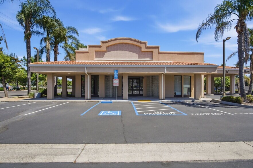 More Photos Of 3700 Geer Rd, Turlock Bank For Lease