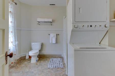 More Photos Of 707 NE 5th St, McMinnville Office For Sale