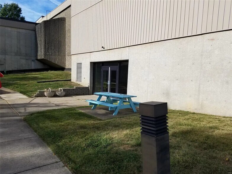 More Photos Of 15764 Clayton Rd, Ellisville Religious Facility For Lease