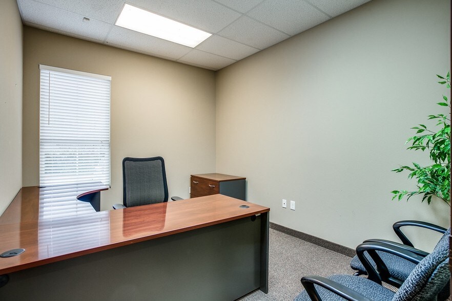 More Photos Of 1011 Surrey Ln, Flower Mound Office For Lease
