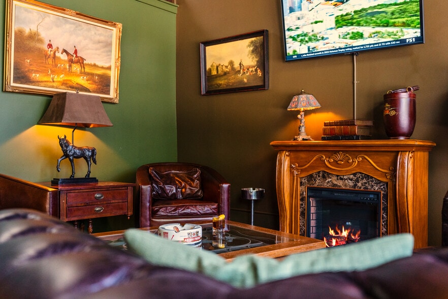 More Photos Of 81 Coxe Ave, Asheville Storefront Retail Office For Lease