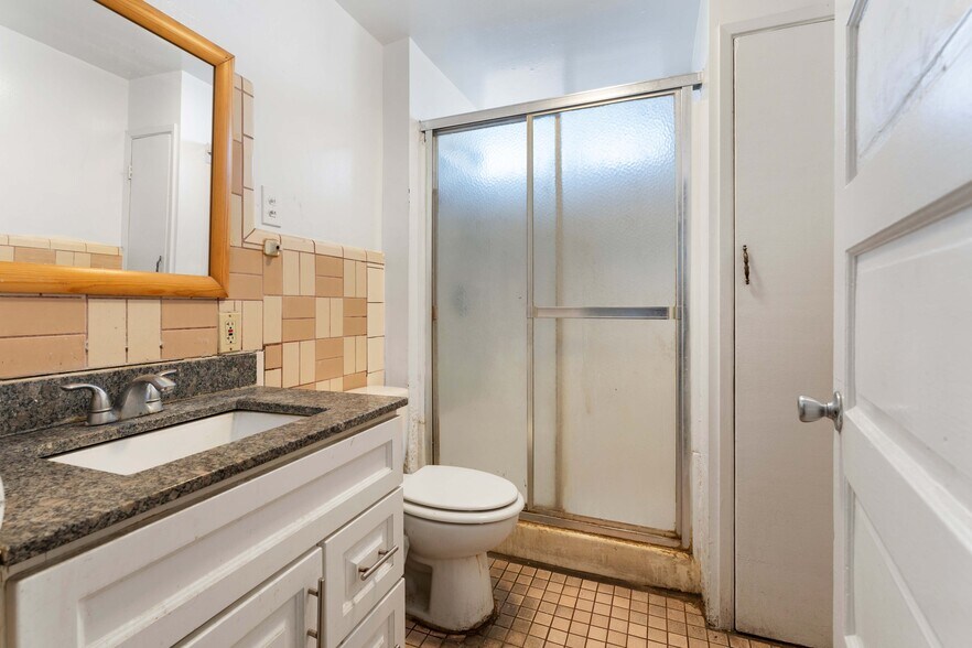 More Photos Of 2005 Magnolia Ave, Los Angeles Apartments For Sale