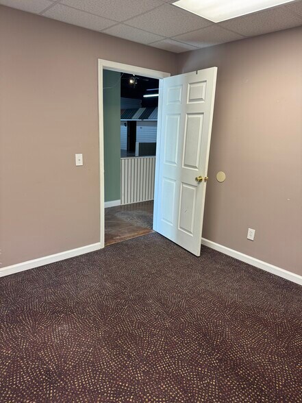 More Photos Of 1721 E Ridgewood Rd, Jasper Light Distribution For Lease
