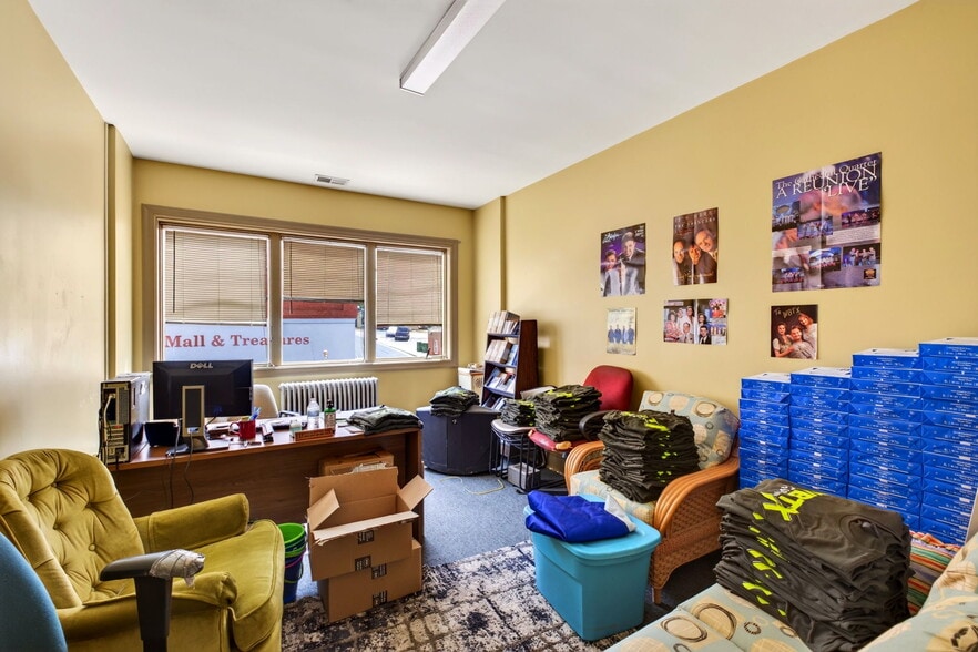 More Photos Of 162-166 N Main St, Broadway Office For Sale