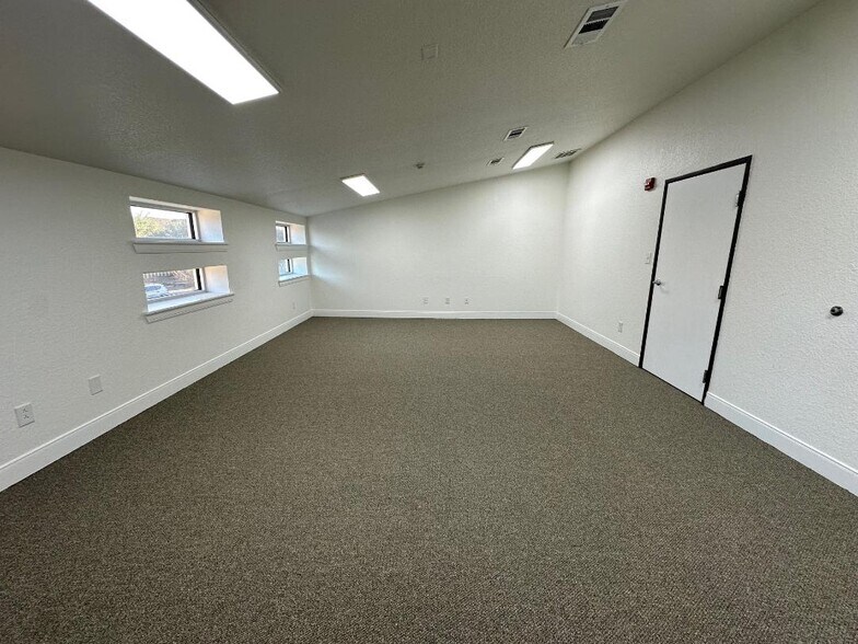 More Photos Of 400 Uhland Rd, San Marcos Unknown For Lease