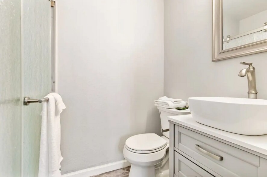 More Photos Of 250 W Commercial Row, Reno Hotel For Sale