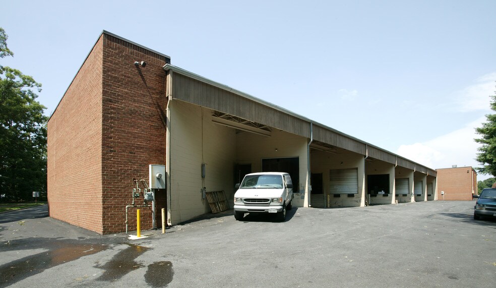 Primary Photo Of 535-549 Southlake Blvd, Richmond Light Distribution For Sale