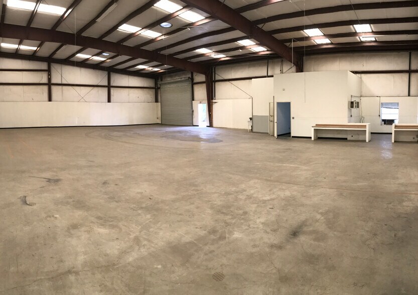 More Photos Of 5358 N Barcus Ave, Fresno Warehouse For Lease