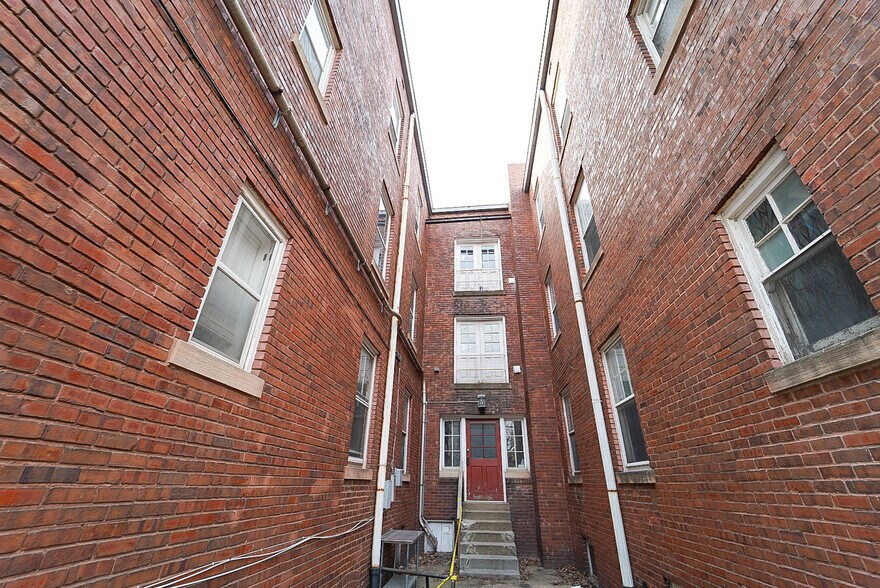 More Photos Of 2101 N Pennsylvania St, Indianapolis Apartments For Sale