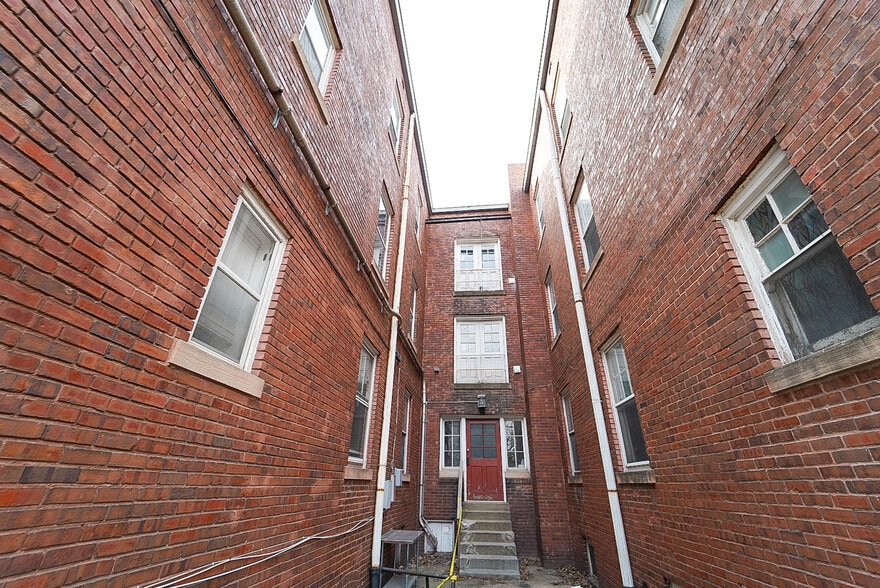 More Photos Of 2101 N Pennsylvania St, Indianapolis Apartments For Sale