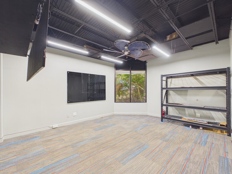 More Photos Of 5021 W Laurel St, Tampa Loft Creative Space For Sale