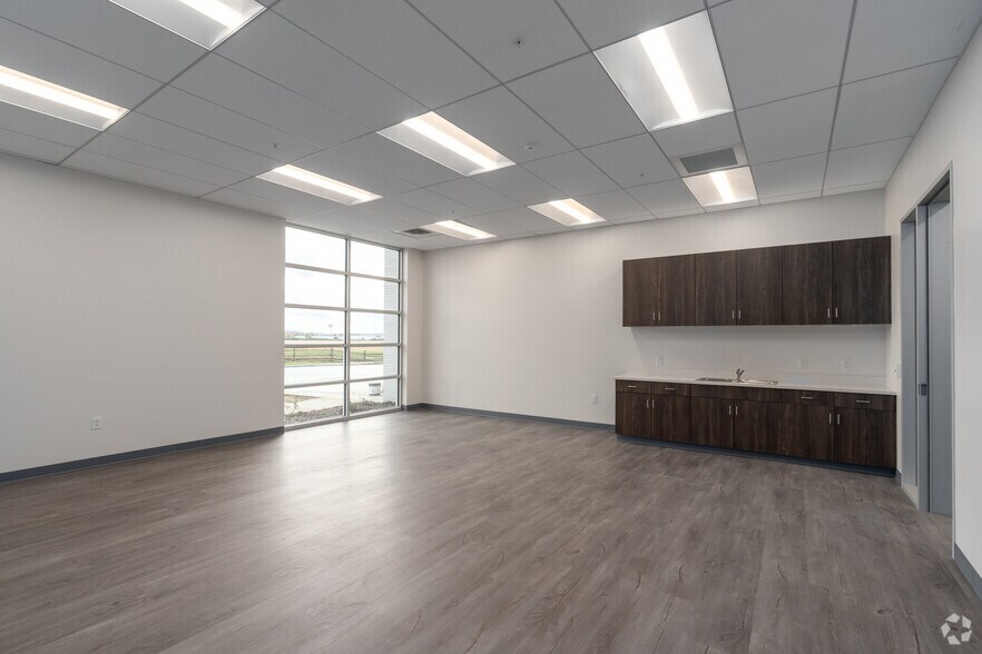 More Photos Of 1000 Carson Ct, Palmer Township Distribution For Lease