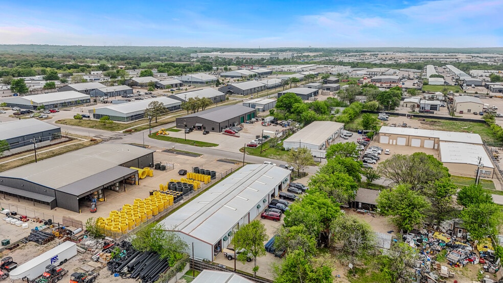More Photos Of 5012 Kaltenbrun Rd, Fort Worth Warehouse For Lease